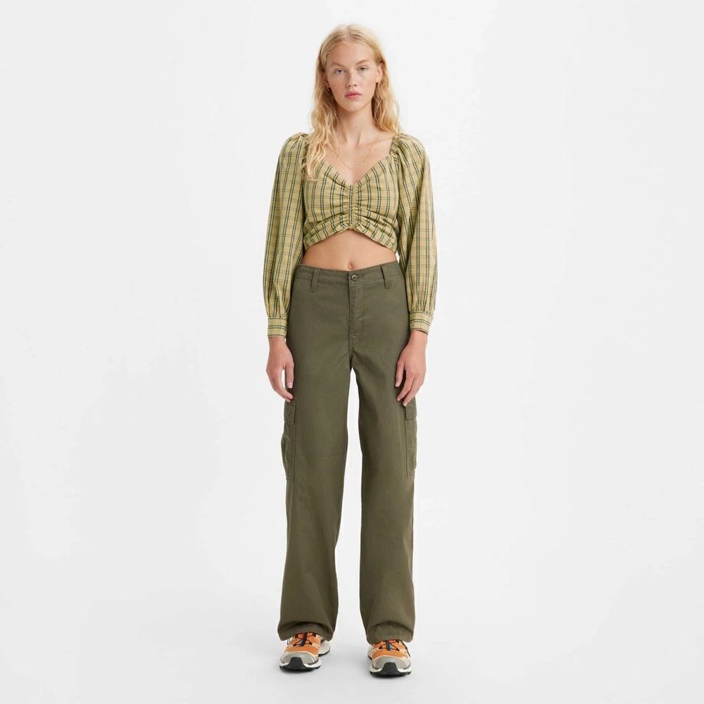Levi's Women's Mid-Rise 94's Baggy Jeans Cargo in Army Green Size 32